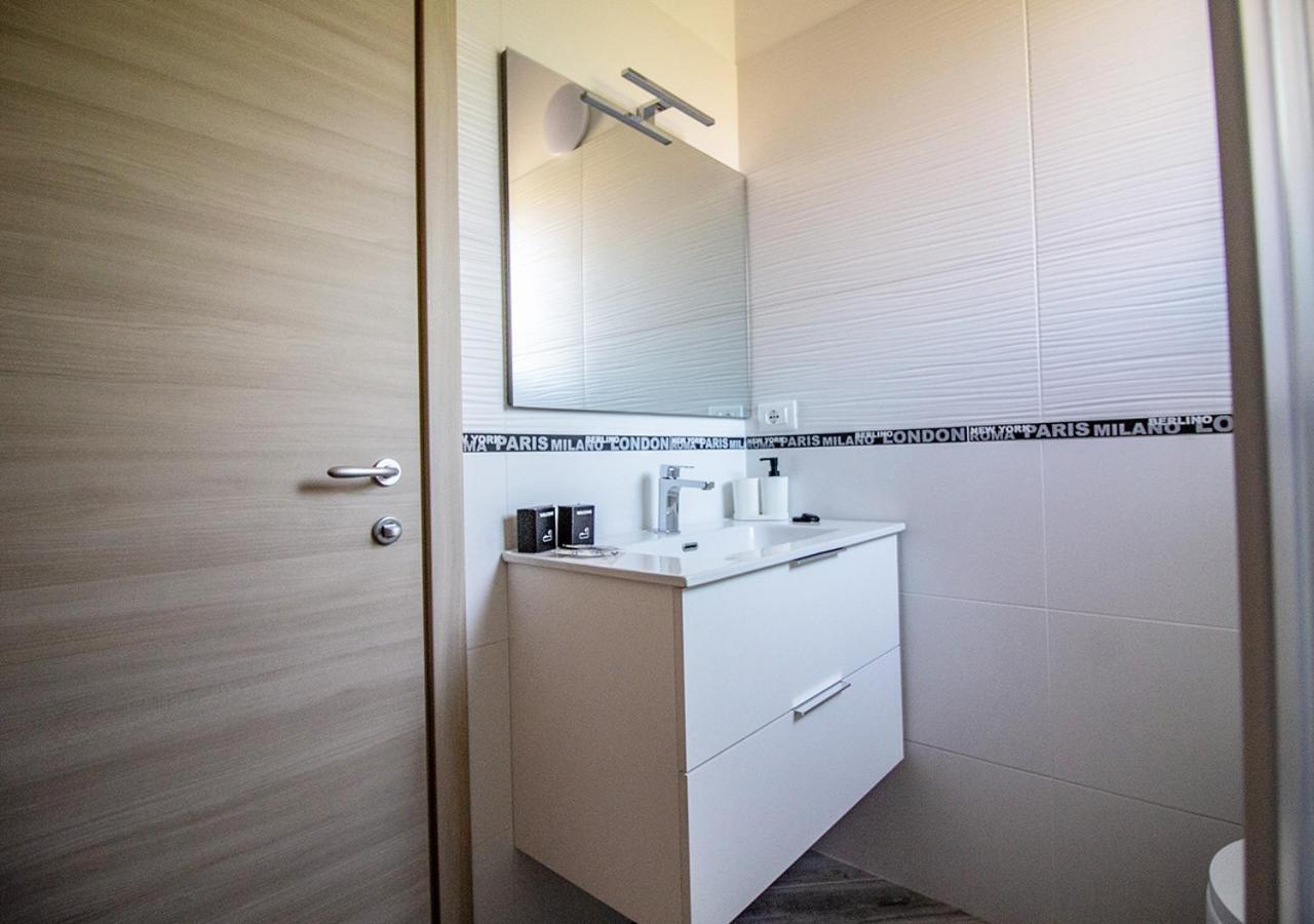 Athena Rooms - Parcheggio Privato Bologna Eksteriør billede