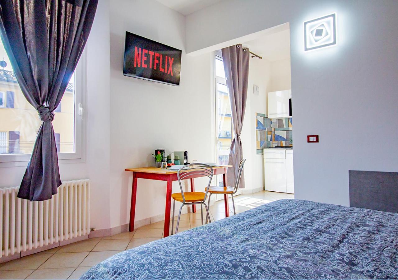 Athena Rooms - Parcheggio Privato Bologna Eksteriør billede