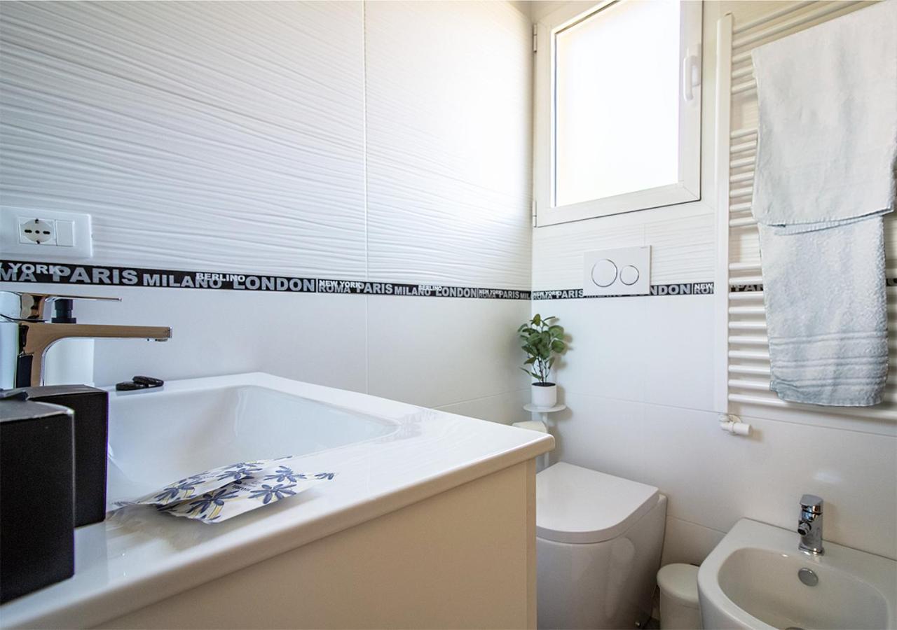 Athena Rooms - Parcheggio Privato Bologna Eksteriør billede